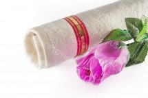 Подарочный набор: &quot;С 8 марта&quot; роза и полотенце 32 на 30 см оптом