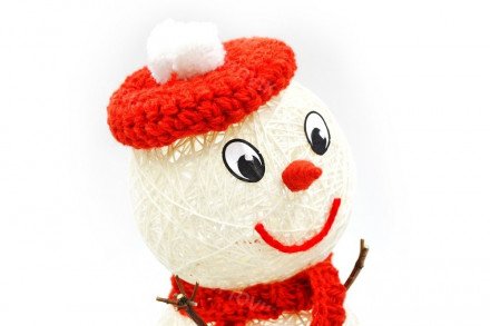 Украшение Снеговик из ниток оптом 