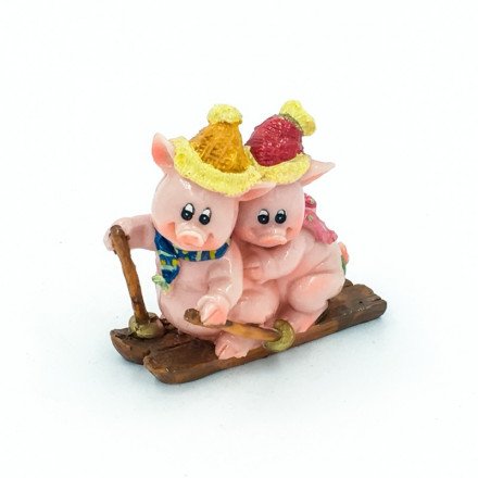 Фигурка &quot;Свинки на лыжах&quot; полистоун оптом 
