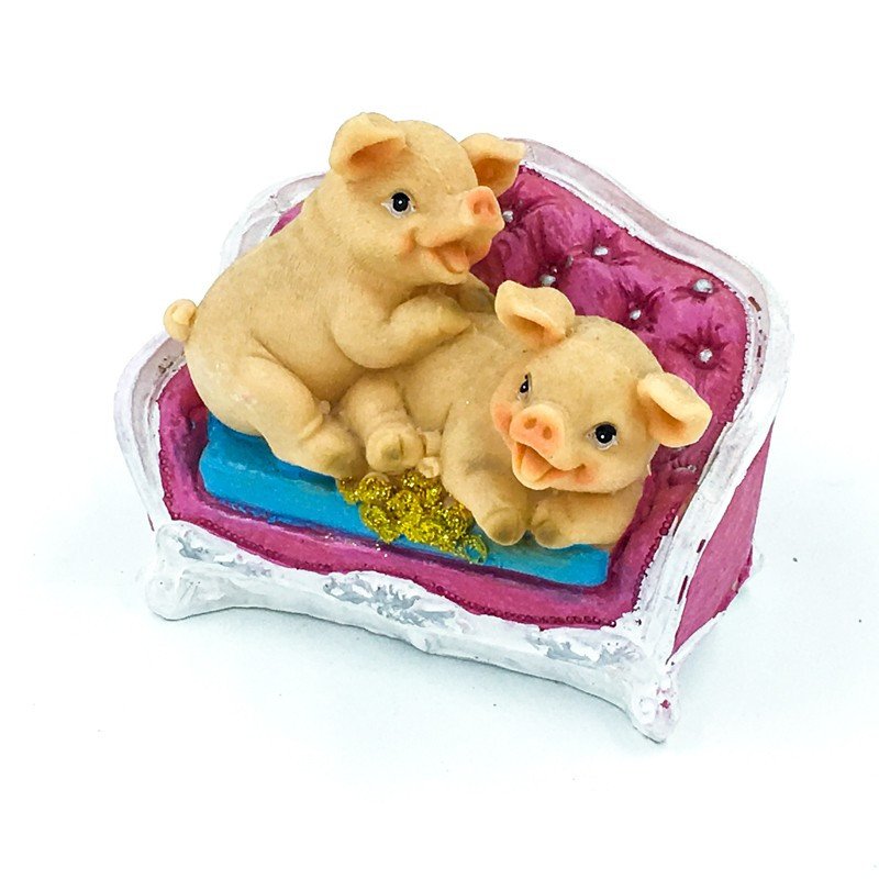 Копилка "Две свинки на диване" полистоун оптом Копилка "Две свинки на диване" полистоун оптом