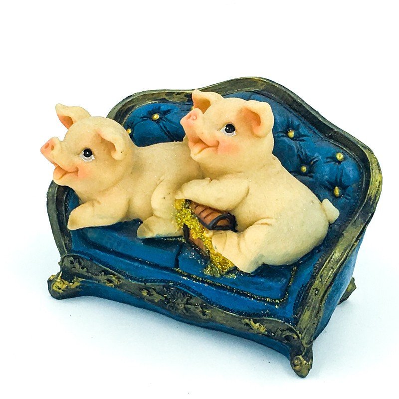 Копилка "Две свинки на диване" полистоун оптом Копилка "Две свинки на диване" полистоун оптом